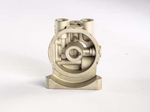 鋁壓鑄產(chǎn)生的飛邊毛刺，有哪些高效的清理方案？